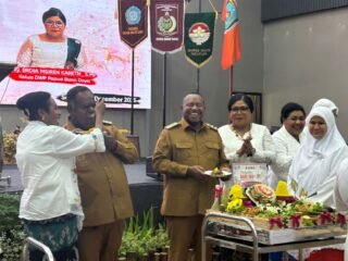 Dari Tumpeng hingga Lahirnya Momen Romantis Gubernur Elisa Kambu dan Istri Kemas Peringatan Hari Ibu ke-97 di Papua Barat Daya