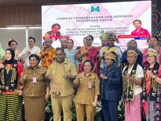 LPAP2D Dilantik, Gubernur Elisa Kambu Dorong Kebangkitan Perempuan di Dunia Politik