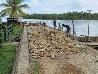 Proyek Rehabilitasi Dermaga 6 Miliar di Seget Disorot, Warga Pertanyakan Fungsi Pengawasan