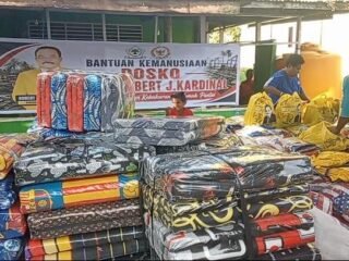 Bantuan Robert Kardinal untuk Korban Kebakaran Klademak Pantai Tuai Apresiasi Warga