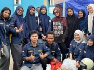 Mahasiswa UNAMIN Salurkan Bantuan Kemanusiaan untuk Korban Kebakaran Klademak 2 Pantai