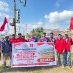 Semarak HUT RI ke-81, GMNI dan Polres Sorong Bagikan Bendera Merah Putih untuk Kobarkan Nasionalisme