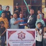Ikatan Keluarga Kei Aimas Serahkan Donasi untuk Korban Gempa Flores